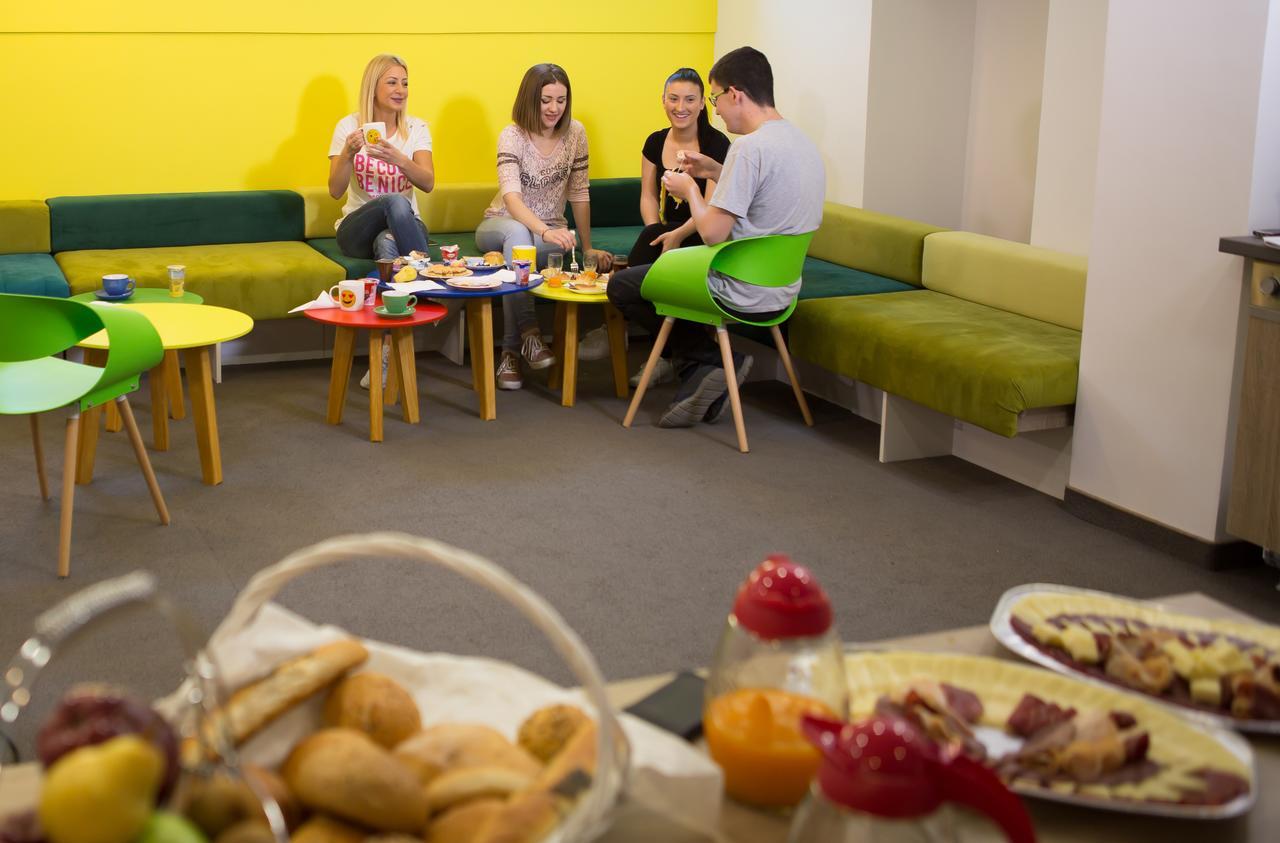 מוסטר Starmo Hostel מראה חיצוני תמונה
